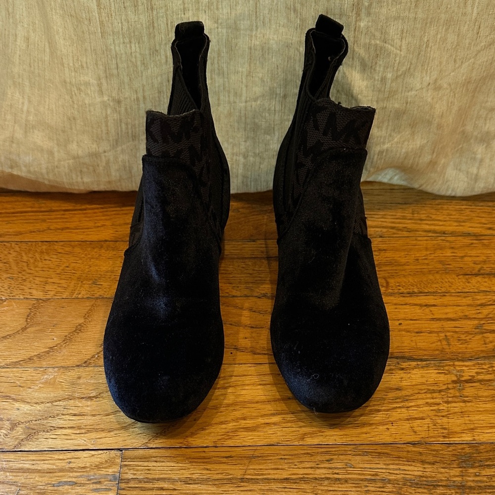 Michael Kors Kids Black velvet Ankle Booties